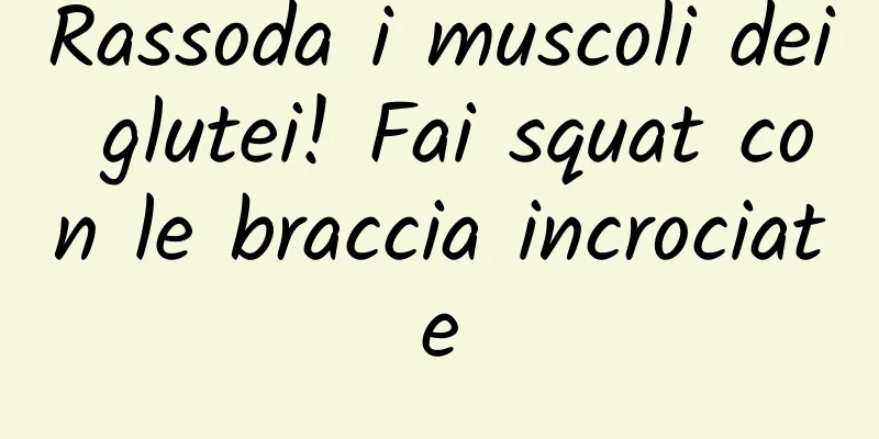 Rassoda i muscoli dei glutei! Fai squat con le braccia incrociate