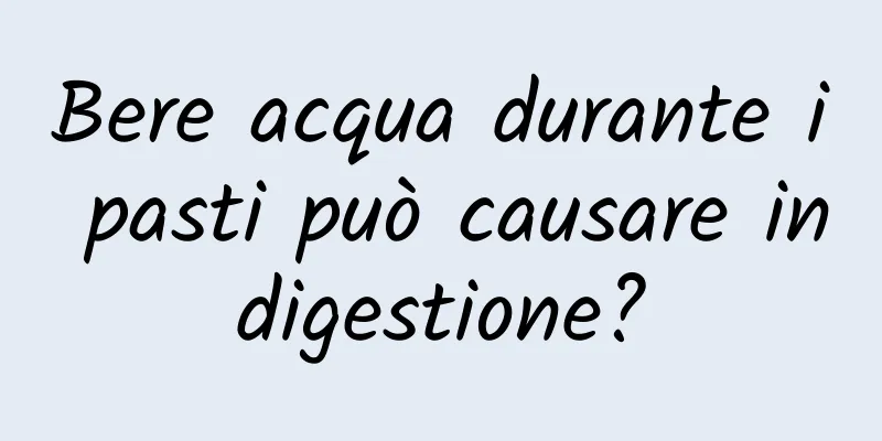 Bere acqua durante i pasti può causare indigestione?