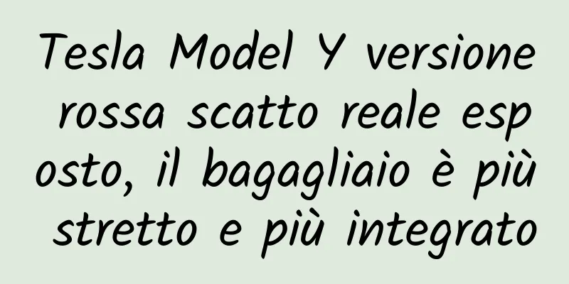 Tesla Model Y versione rossa scatto reale esposto, il bagagliaio è più stretto e più integrato
