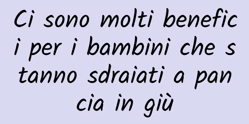 Ci sono molti benefici per i bambini che stanno sdraiati a pancia in giù